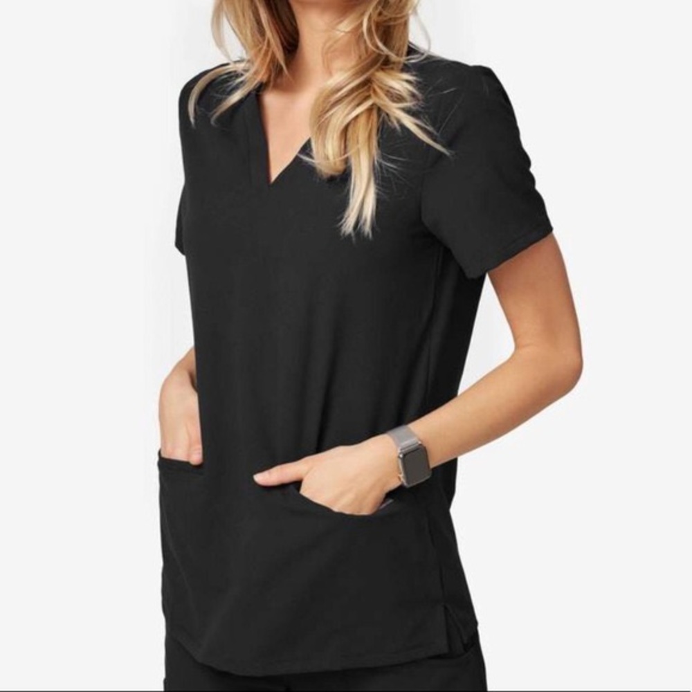 Figs Black Three Pocket Scrub tip